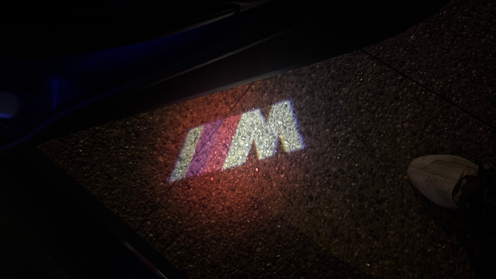 Rennsieger door light projector